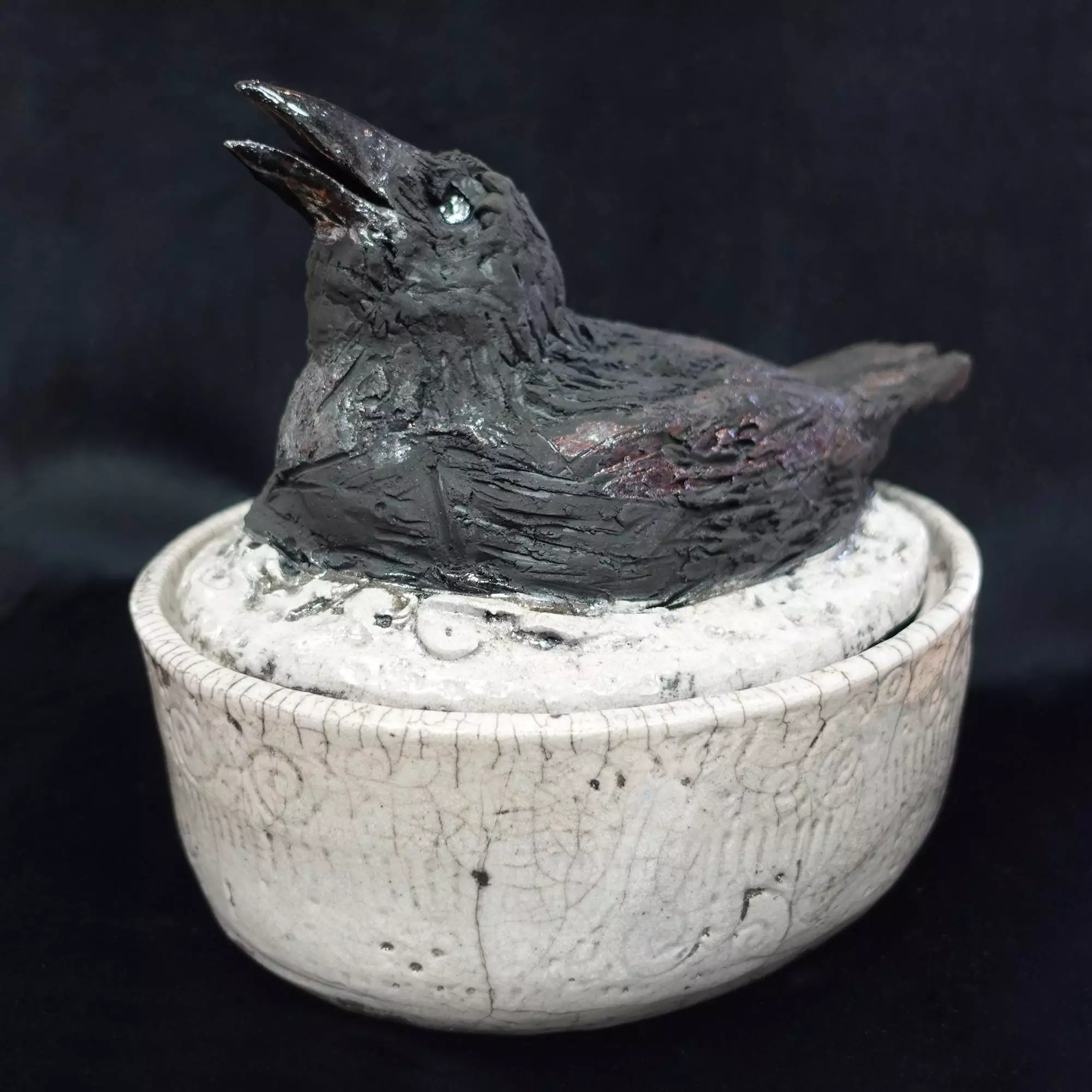 Crow pot