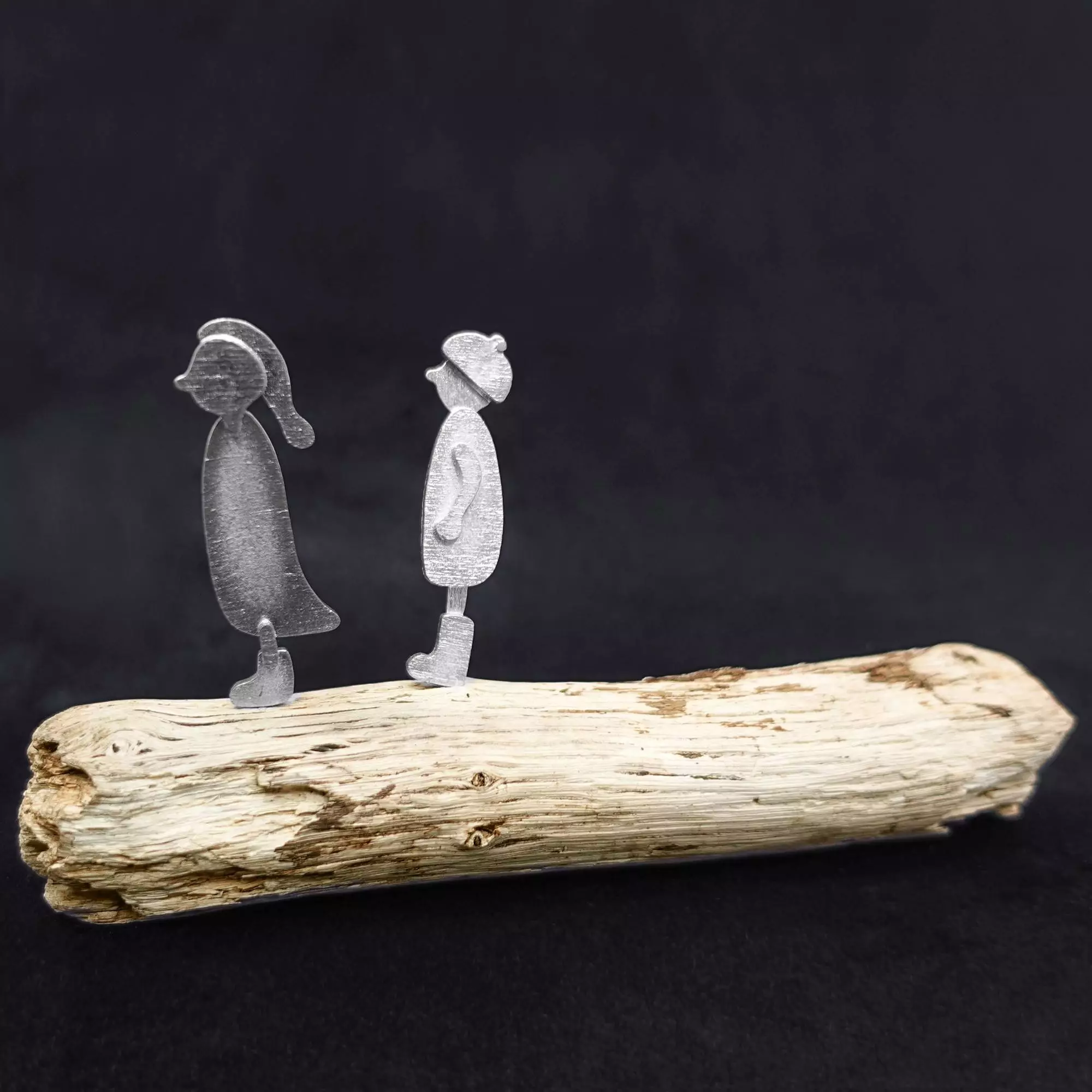 People on Driftwood - Couple